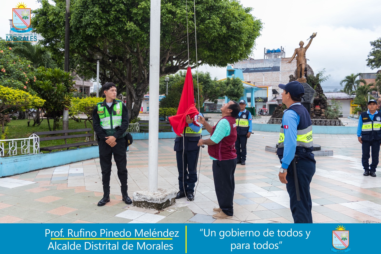 IZAMIENTO DEL PABELLÓN NACIONAL EN PLAZA FRANCISCO BOLOGNESI DEL DISTRITO DE MORALES. 